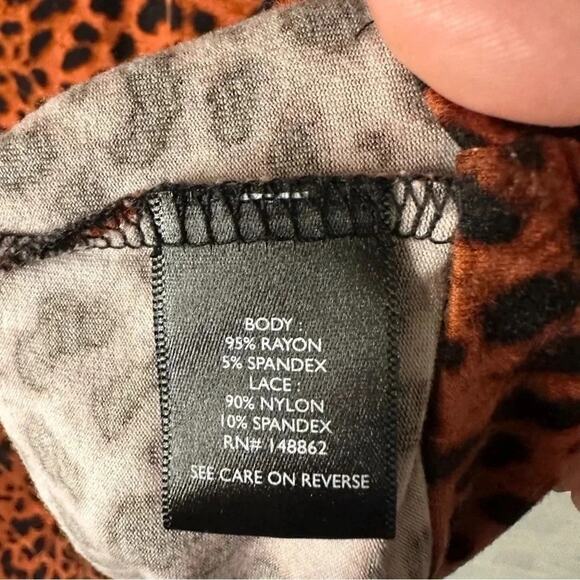 Torrid Supersoft Knit Animal Print Top Lace Detail Sleeves Whimsigoth plus size - Picture 6 of 10